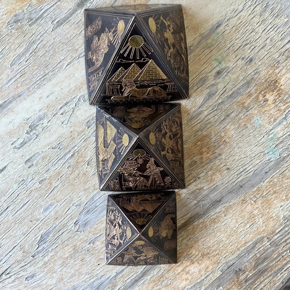 Vintage Three Egyptian Etched Brass Pyramids - Picture 11 of 16